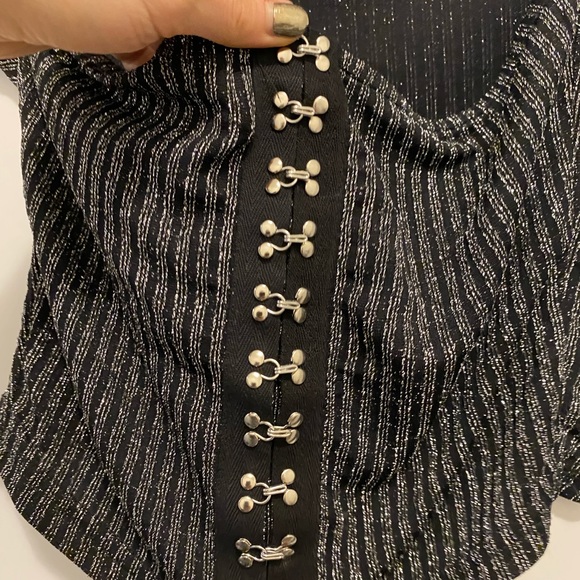 Superdown Cut Out Crop Top - Picture 3 of 4